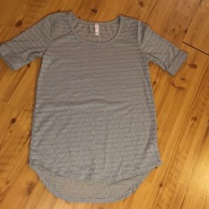 Polyester semi-sheer blouse. With cuffed sleeves.